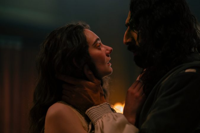 THE DECAMERON. (L to R) Tanya Reynolds as Licisca and Amar Chadha-Patel as Dioneo in Episode 103 of The Decameron. Cr. Giulia Parmigiani/Netflix © 2023