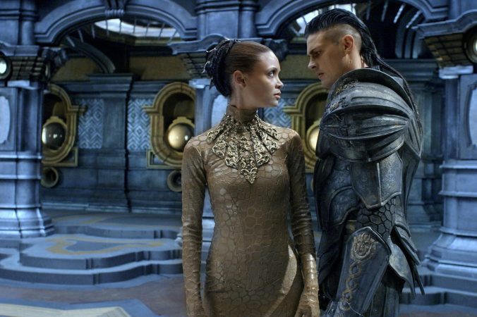 Thandiwe Newton and Karl Urban in The Chronicles of Riddick (2004)